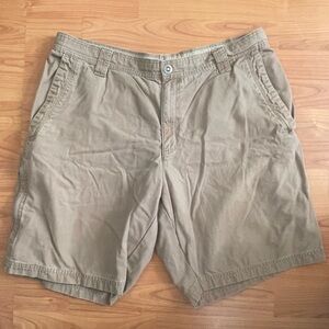Columbia Sportswear Cargo Shorts Men’s Size 44 Omni Shade Sun Protection Tan